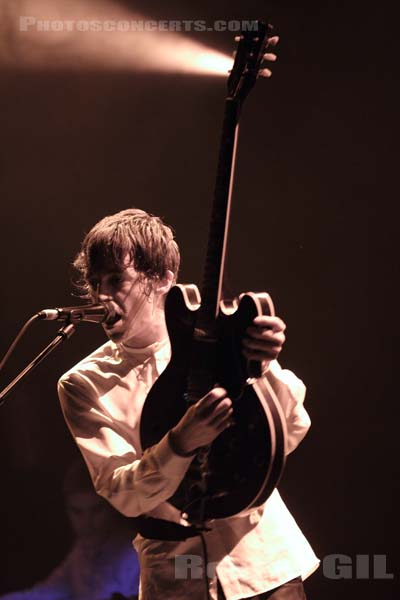 MILES KANE - 2011-11-05 - PARIS - La Cigale - 